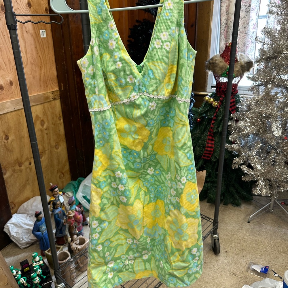 Green Sleeveless V-Neck Midi Sundress